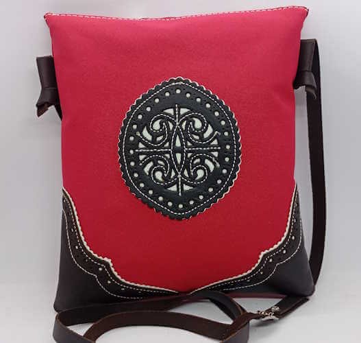 Bandolera lona y piel fucsia.