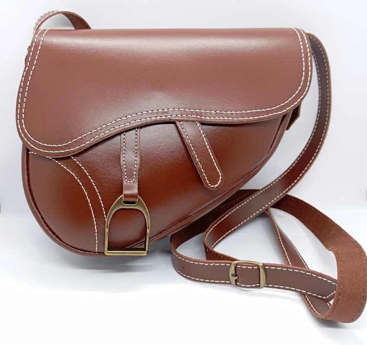Bolso estribo.