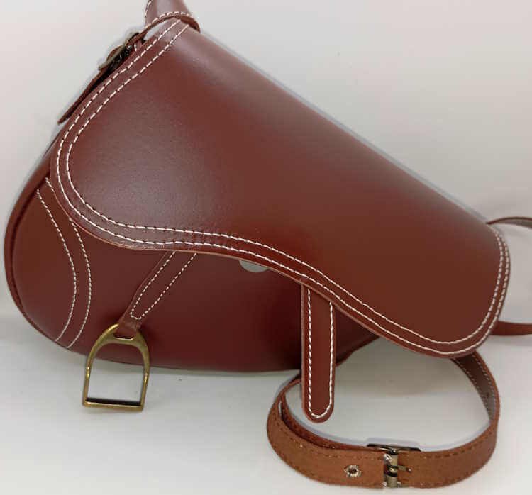 Bolso estribo.