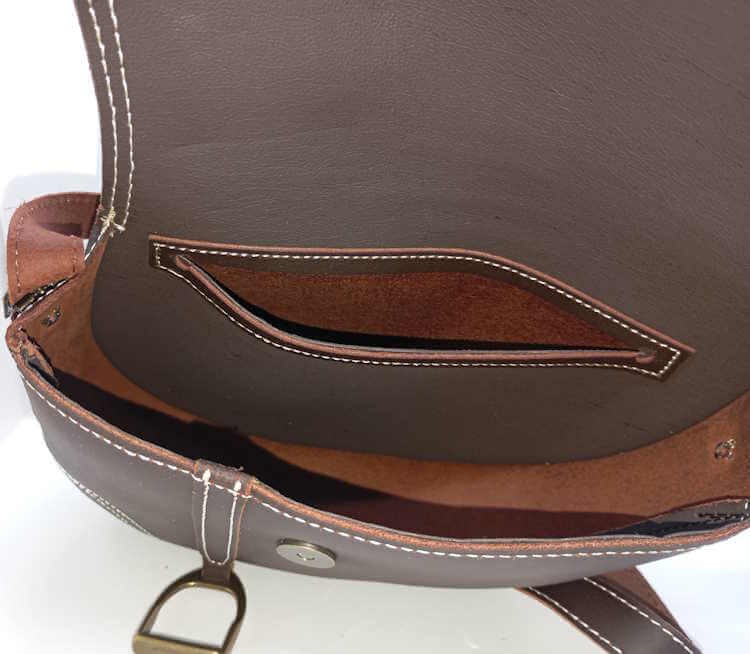 Bolso estribo.