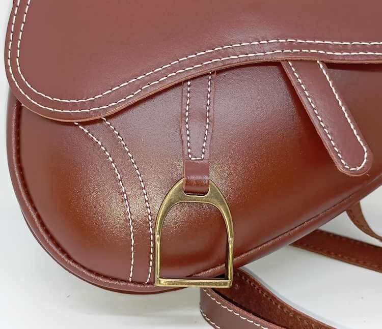 Bolso estribo.