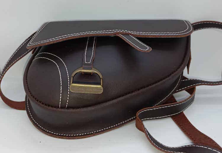 Bolso estribo.